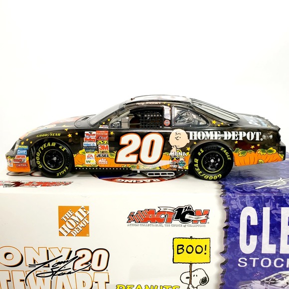 Action Tony Stewart #20 Home Depot / In Search Of The Great Pumpkin 2002 1:24 - Picture 2 of 6